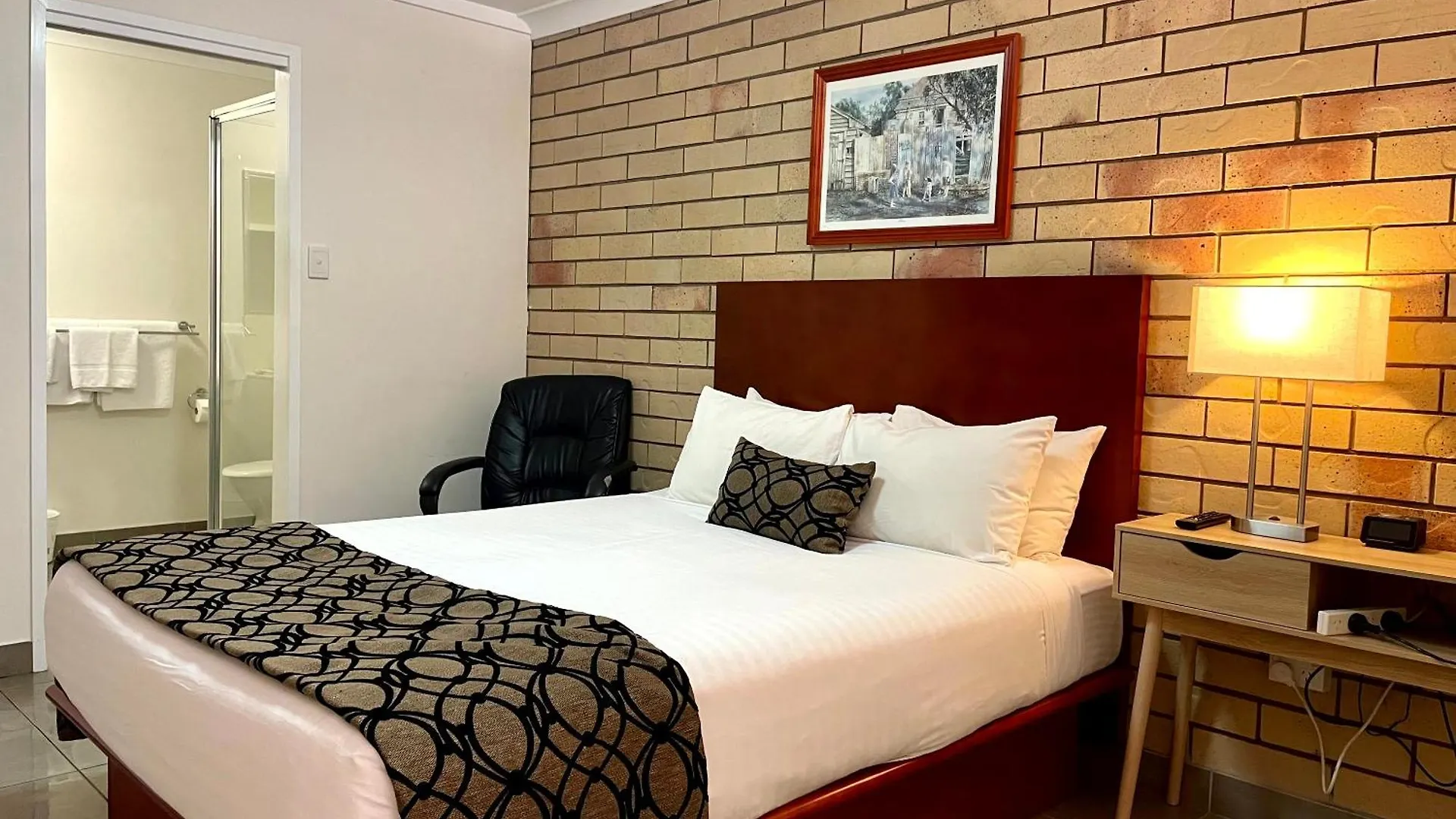 The Western Heritage Motor Inn Moranbah Motel