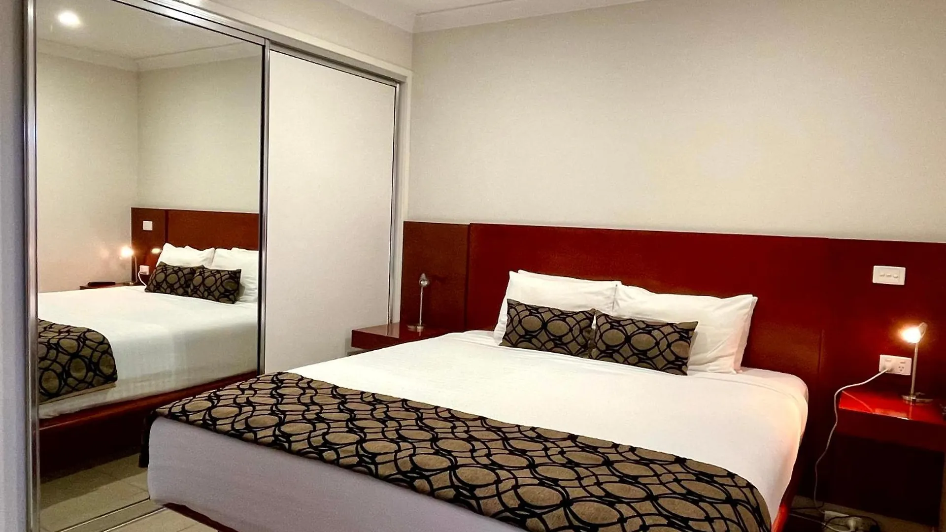 Western Heritage Motor Inn Moranbah Motell